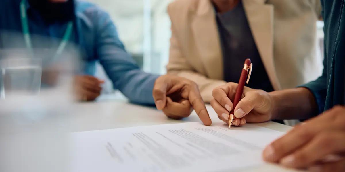 Imagem de uma reunião sobre o que é anticrese.