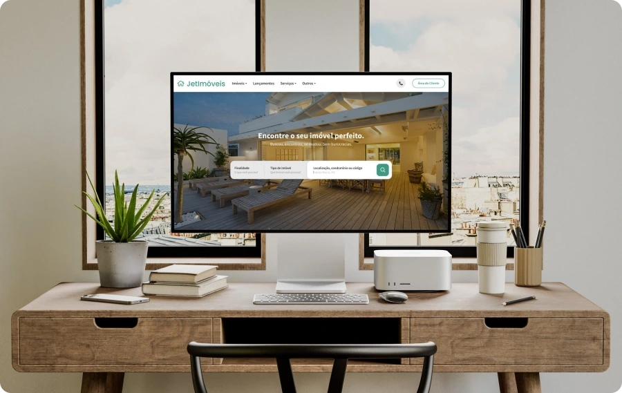 Foto de um computador utilizando o site imobiliário Jetimob