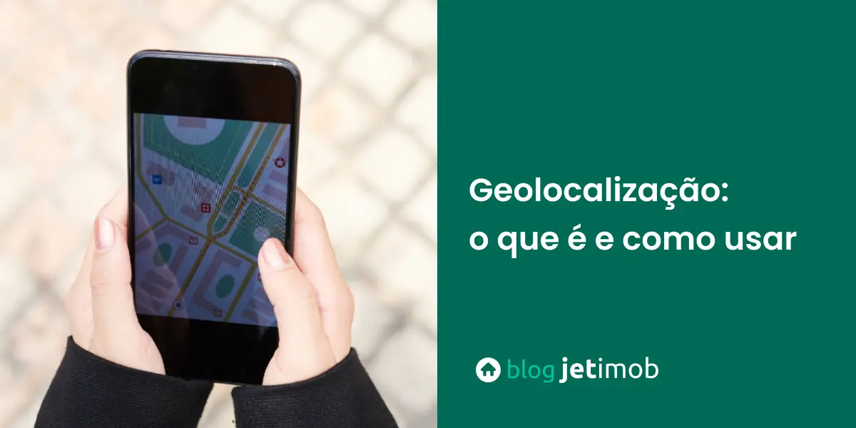 Imagem ilustrativa de uma pessoa usando a geolocalização no celular.