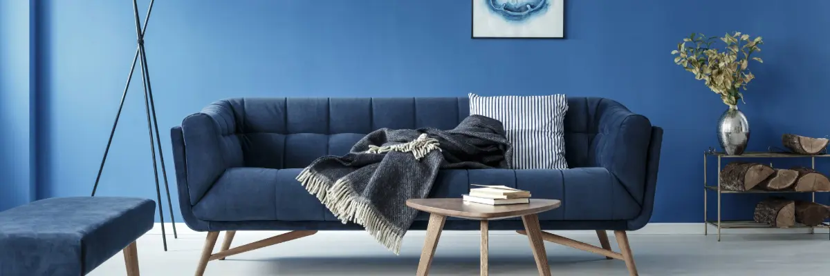 Imagem de uma sala de estar como exemplo de um fator interno.