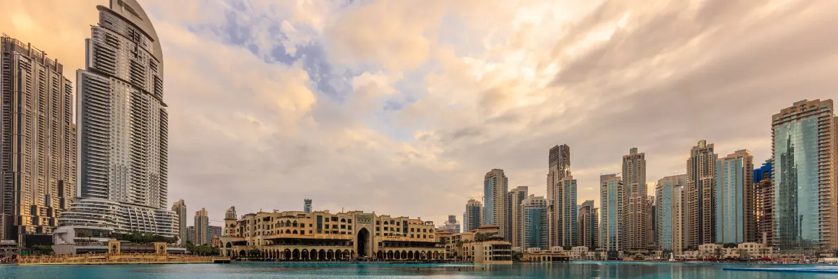 Imagem panorâmica de Dubai, nos Emirados Árabes.
