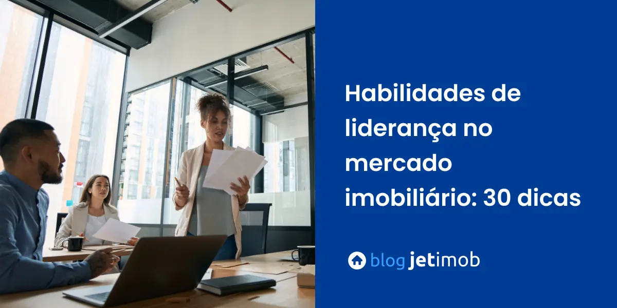 Imagem ilustrativa de uma corretora expondo habilidades de liderança.