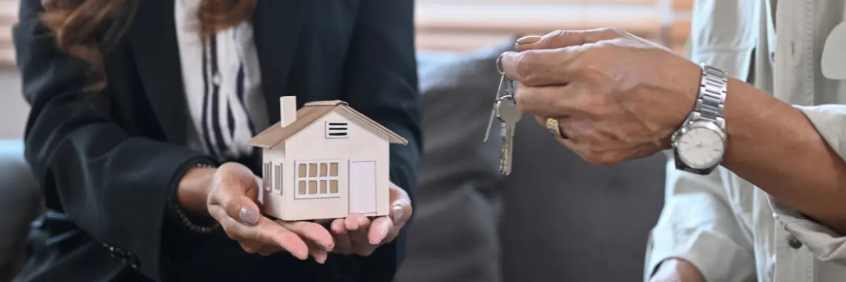 Corretor de imóveis utilizando o rapport no seu atendimento imobiliário.