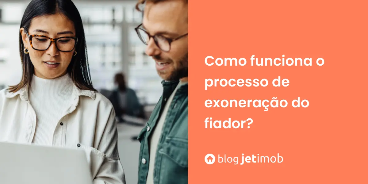Imagem ilustrativa de dois corretores conversando sobre exoneração do fiador.
