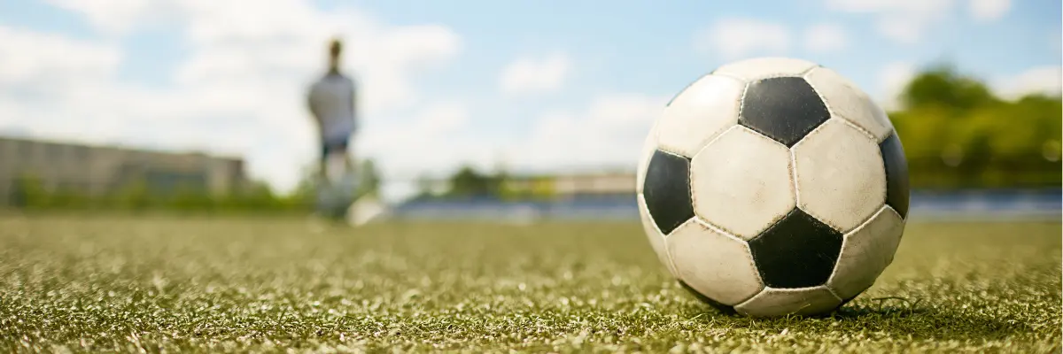 Imagem de um campo de futebol.
