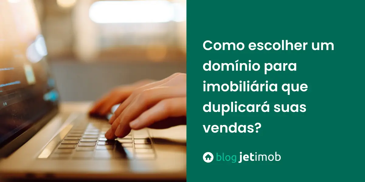 Imagem de uma corretora criando um domínio para imobiliária.