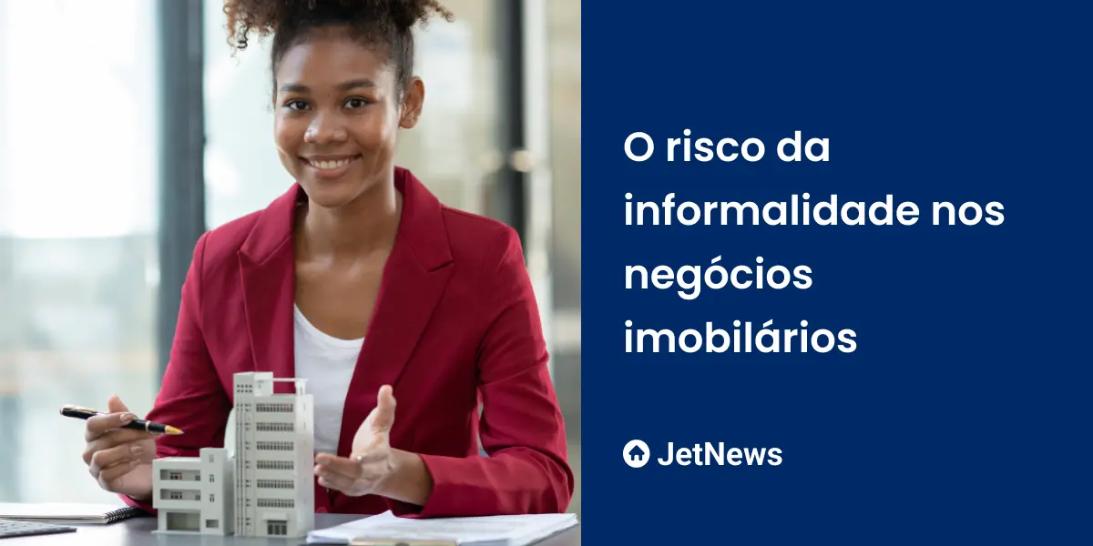 Corretora de imóveis em reunião para discutir os riscos da informalidade nos negócios imobiliários.
