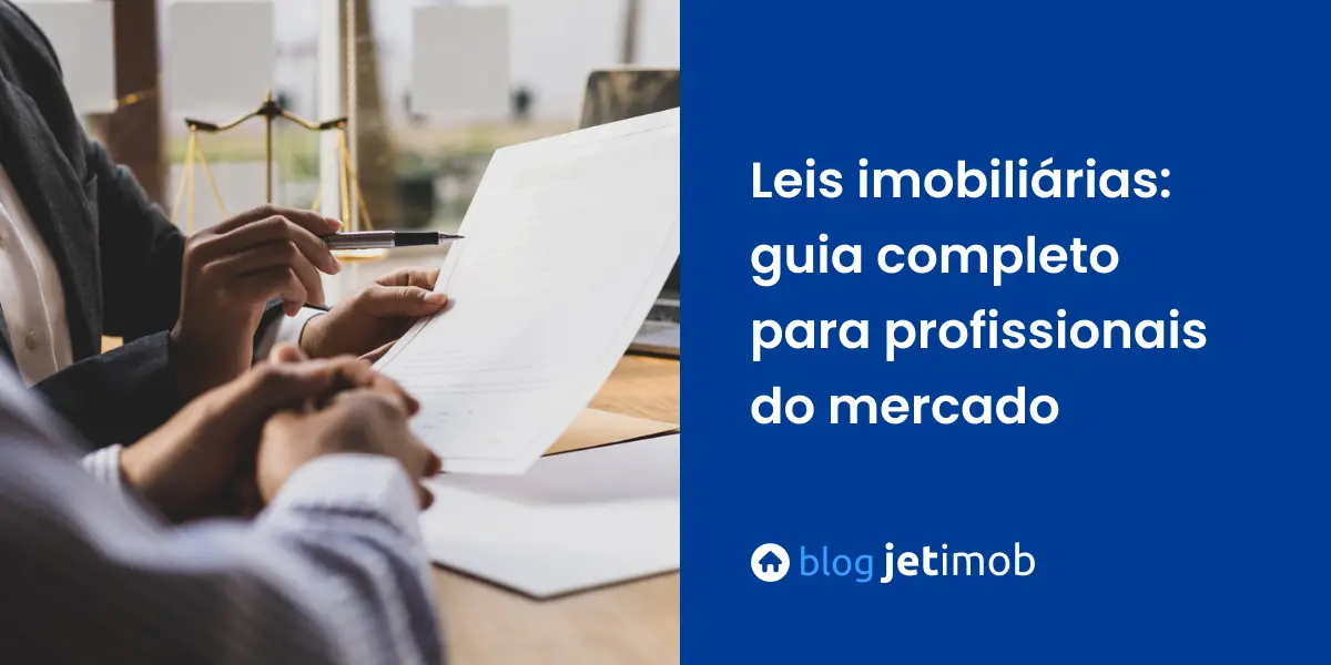 Imagem de uma reunião entre corretores sobre leis imobiliárias.