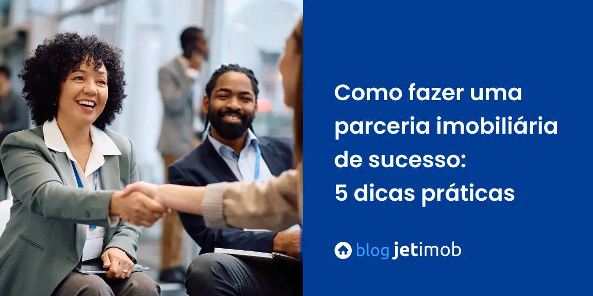 Imagem de duas corretoras de imóveis fechando uma parceria imobiliária.