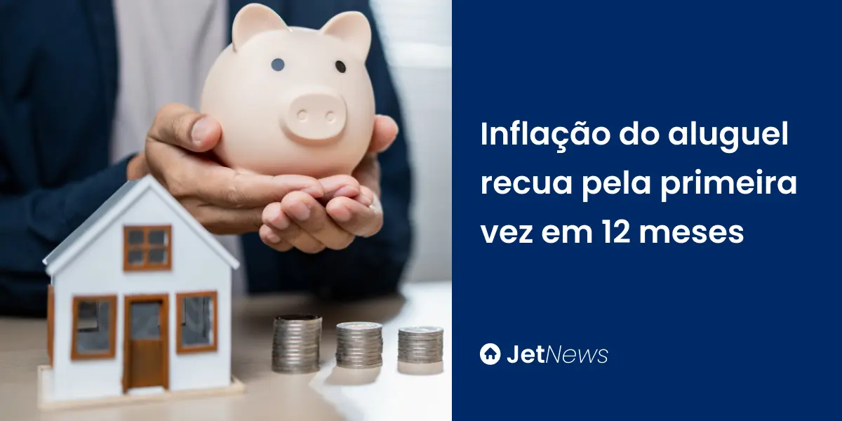 Homem de terno azul falando sobre o recuo da inflação do aluguel pela primeira vez em 12 meses.
