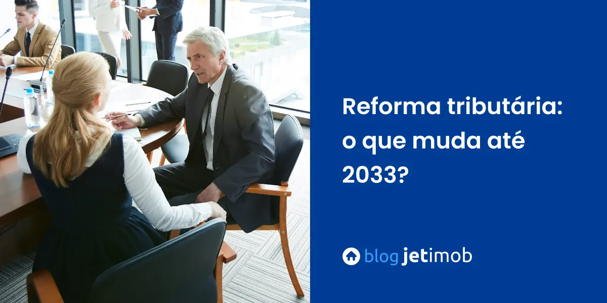 Imagem de profissionais conversando sobre a reforma tributária.