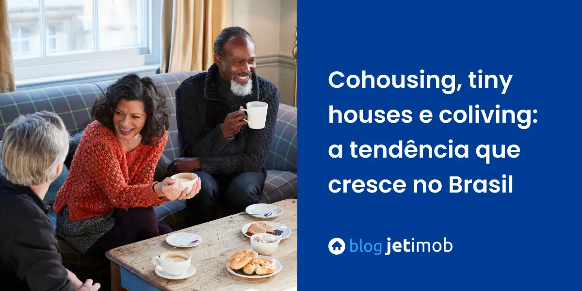 Grupo de pessoas, que moram em um cohousing, se reunindo para o café da manhã na sala de estar.