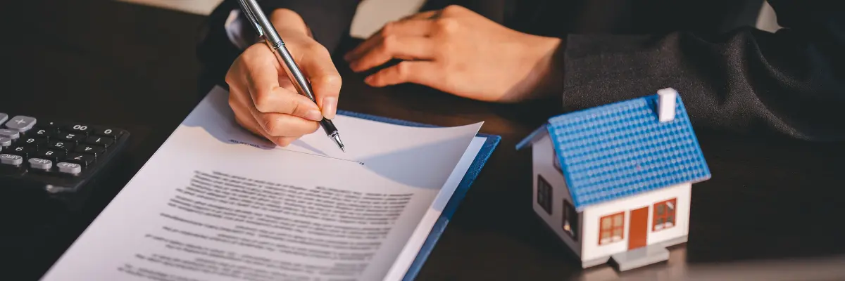 Corretor imobiliário aprendendo sobre a estrutura da DRE.