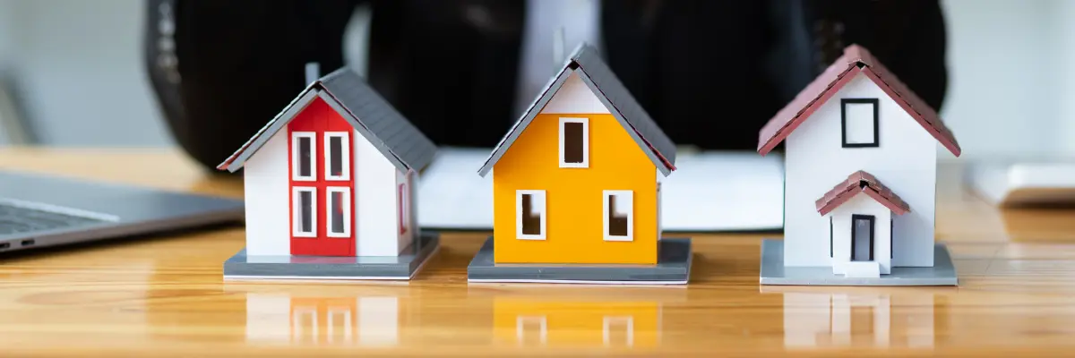 Corretor de imóveis aprendendo sobre a importância de uma persona para imobiliárias.