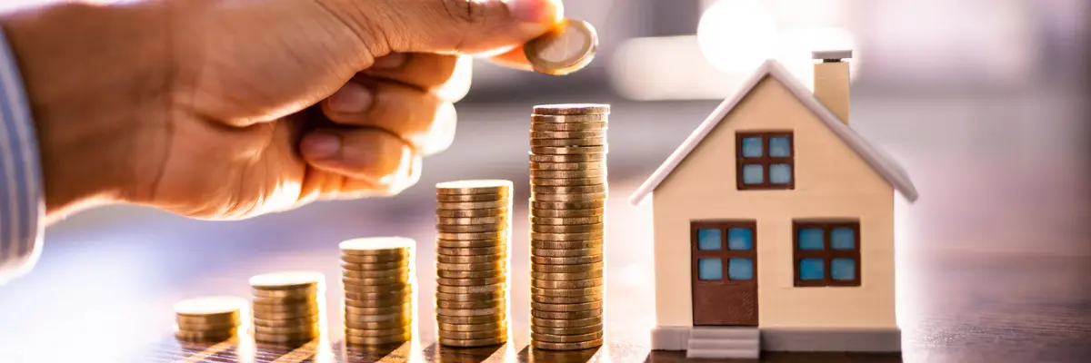 Corretor de imóveis calculando o lucro imobiliário da sua operação.