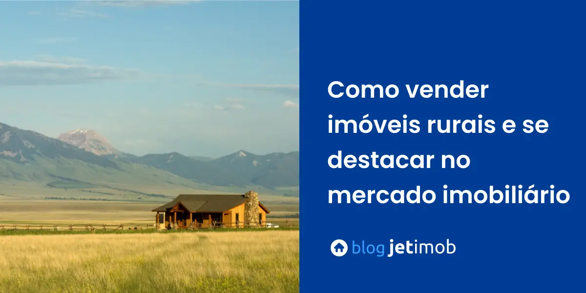 Imagem de um imóvel rural, de um piso, na cor laranja, em um campo em um dia ensolorado.