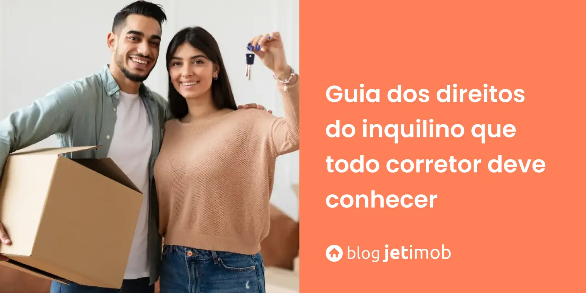 Casal levando caixas de mudança para seu novo apartamento.
