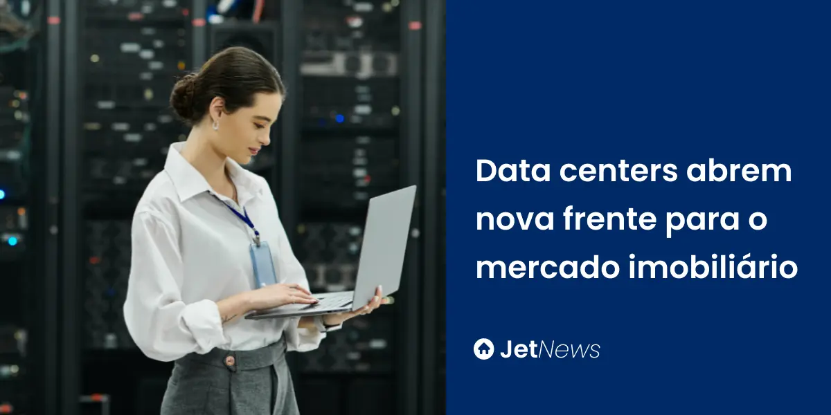 Corretora imobiliária fazendo pesquisa sobre data centers no mercado imobiliário.