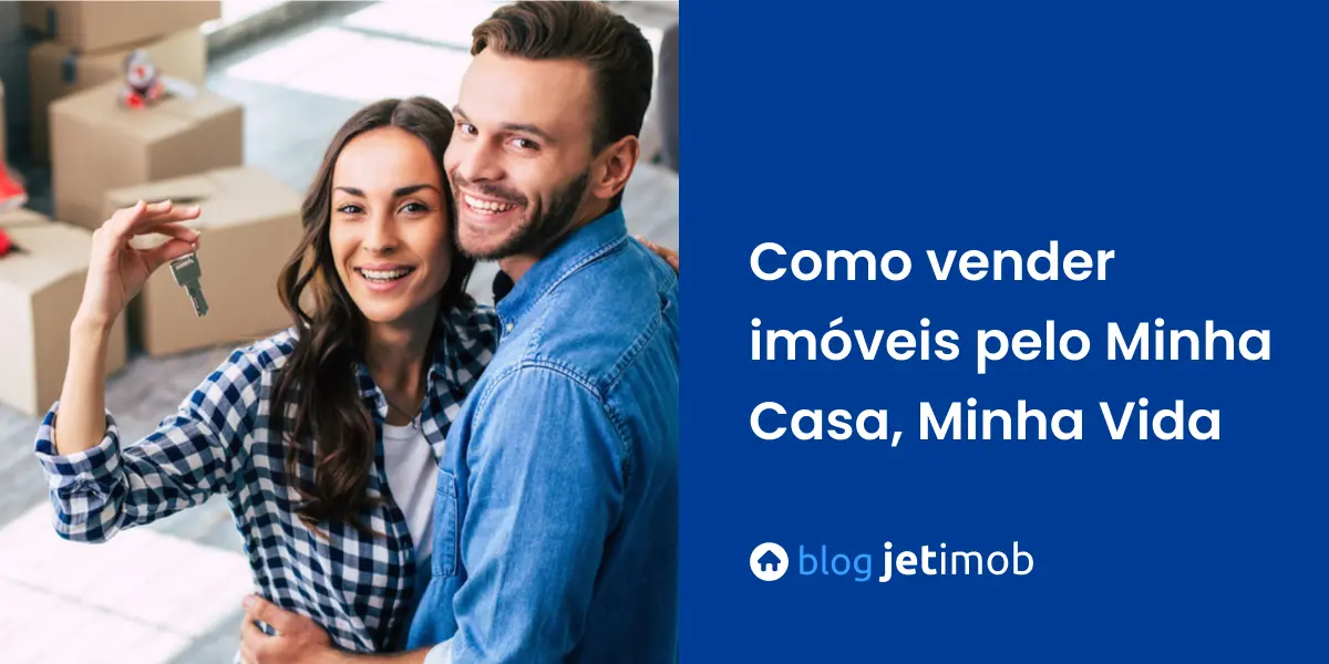 Casal segurando as chaves do seu novo imóvel comprado pelo Minha Casa, Minha Vida.