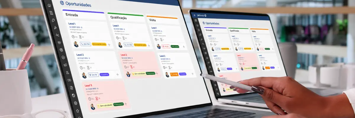 Corretora de imóveis utilizando os recursos do seu CRM imobiliário.