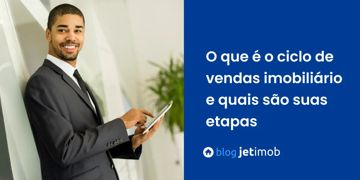 Corretor de imóveis aplicando técnicas para diminuir o ciclo de vendas imobiliário.
