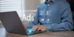 Corretor de imóveis otimizando suas campanhas de tráfego pago.