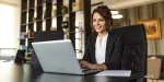Corretora de imóveis usando o pipeline de vendas no seu CRM imobiliário.