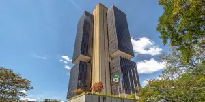Banco Central mantém Selic em 15% e sinaliza corte de juros em março